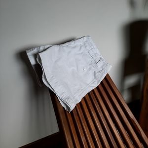 Barn Equipment size 6 white shorts